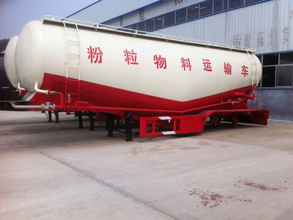 山東水泥罐車(chē)廠家
