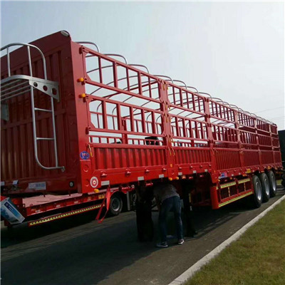 倉(cāng)柵式半掛車(chē)圖片